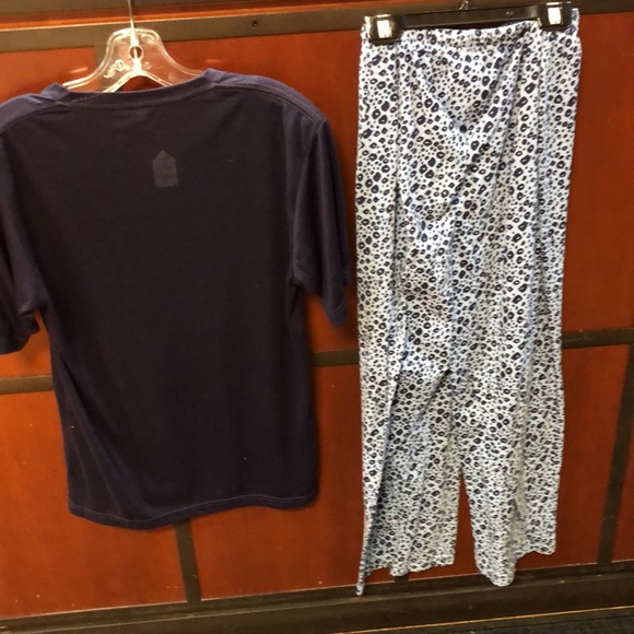 Women’s Cotton Short Sleeve Two Piece Set( Top is M and the Pants is a Small ) - Picture 2 of 4